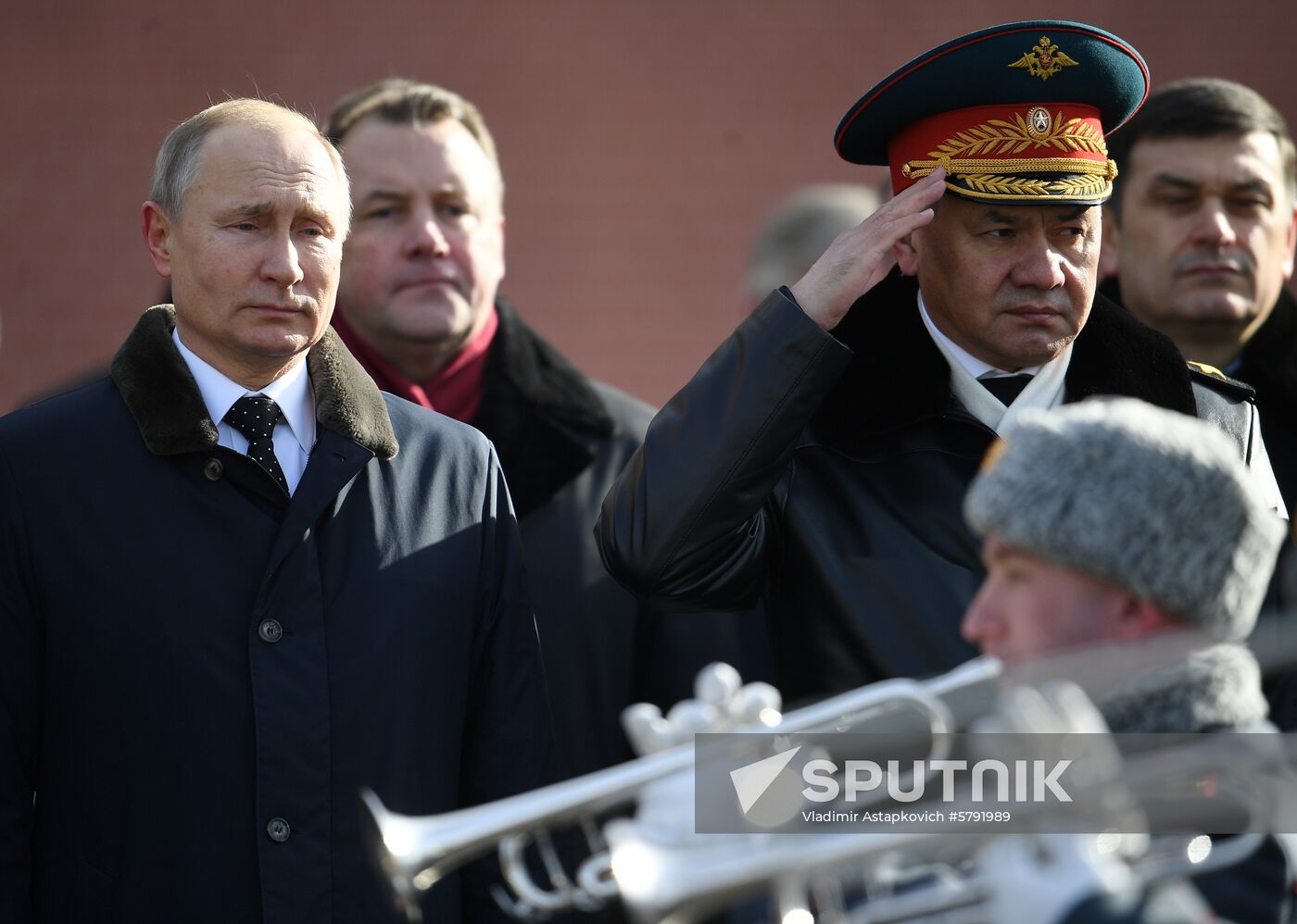 President Putin, Prime Minister Medvedev lay flowers at Tomb of Unknown Soldier