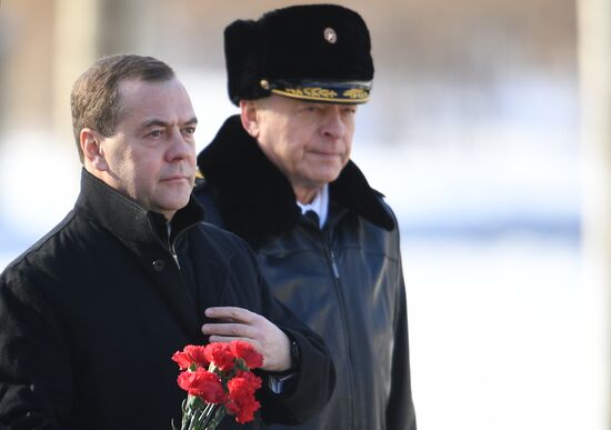 President Putin, Prime Minister Medvedev lay flowers at Tomb of Unknown Soldier