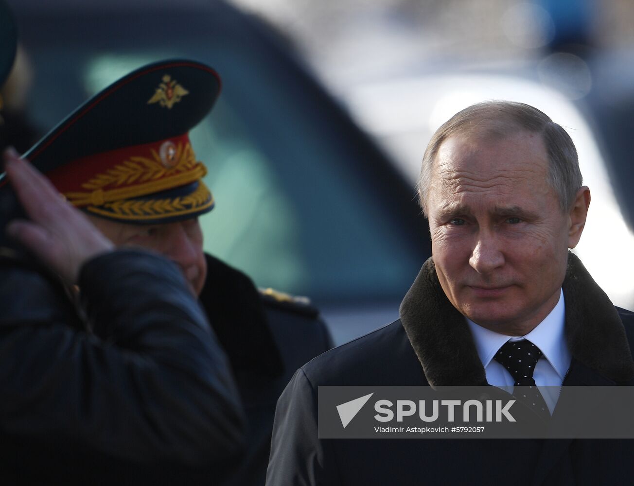 President Putin, Prime Minister Medvedev lay flowers at Tomb of Unknown Soldier