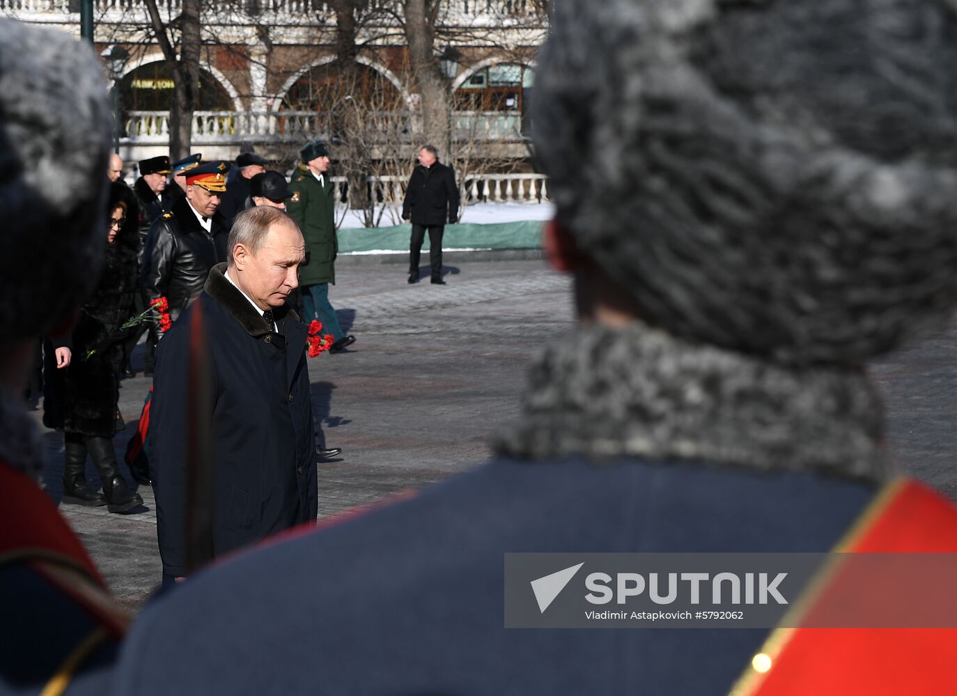 President Putin, Prime Minister Medvedev lay flowers at Tomb of Unknown Soldier