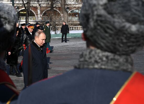 President Putin, Prime Minister Medvedev lay flowers at Tomb of Unknown Soldier