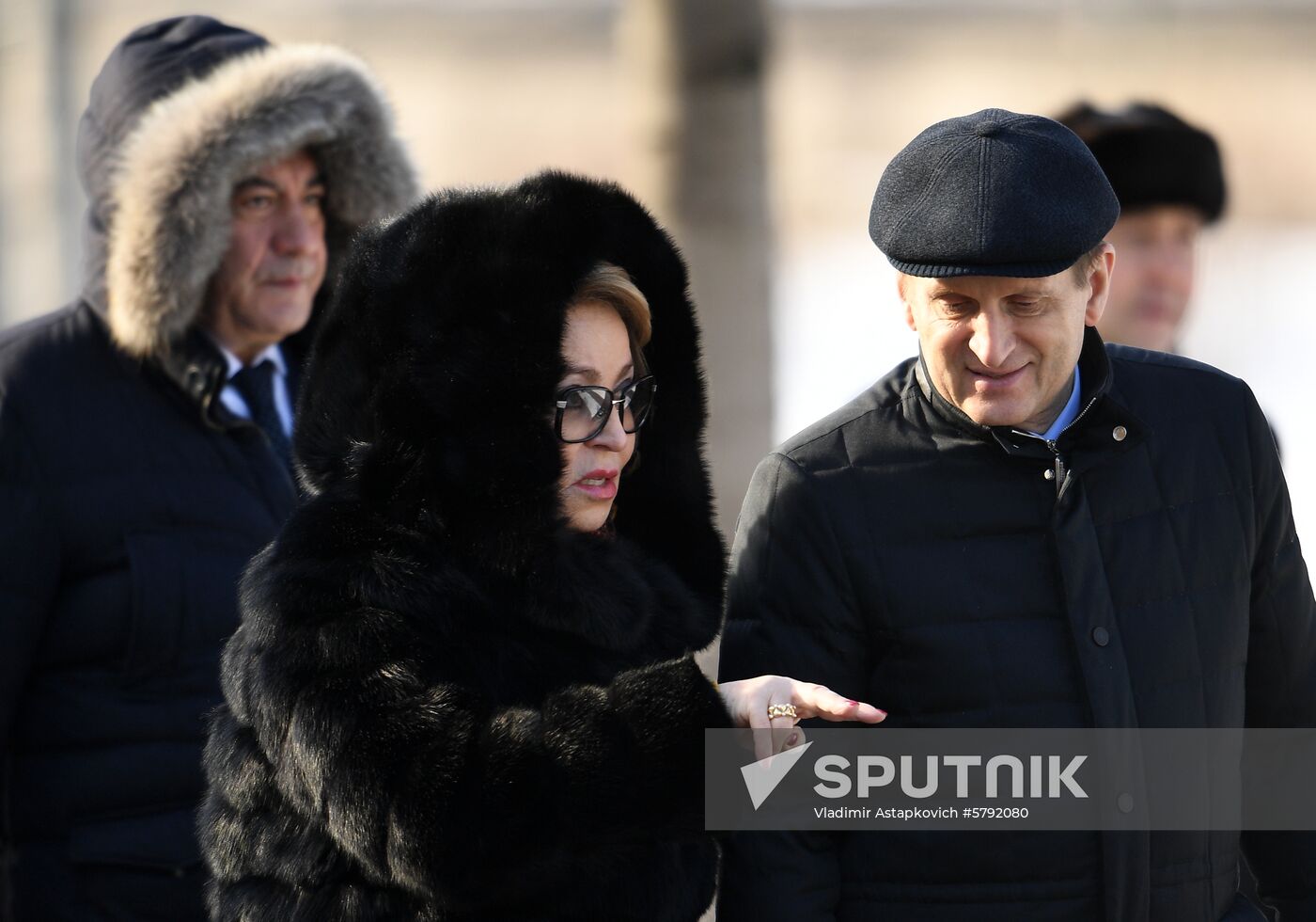 President Putin, Prime Minister Medvedev lay flowers at Tomb of Unknown Soldier