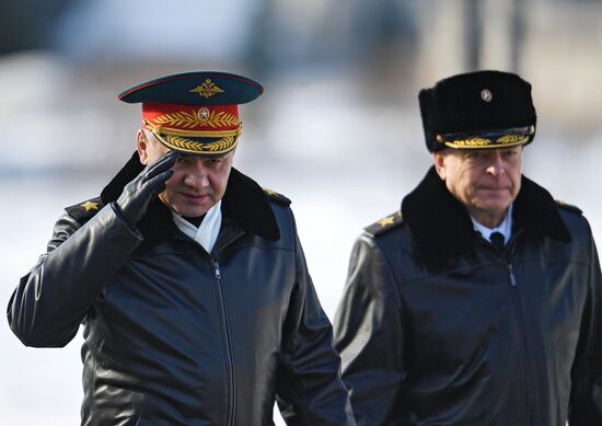 President Putin, Prime Minister Medvedev lay flowers at Tomb of Unknown Soldier