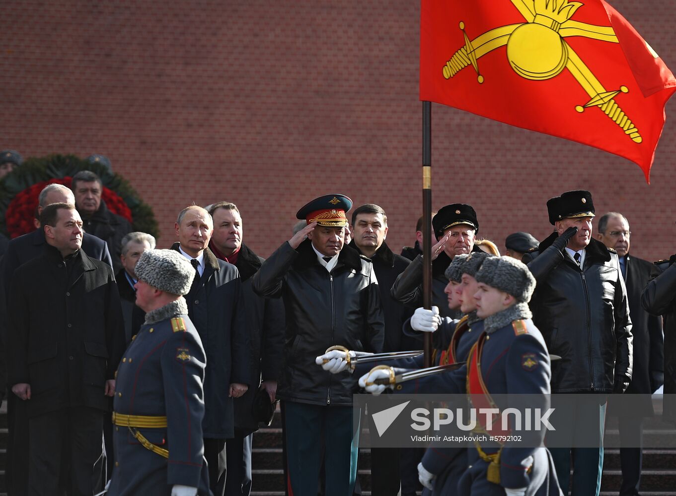 President Putin, Prime Minister Medvedev lay flowers at Tomb of Unknown Soldier