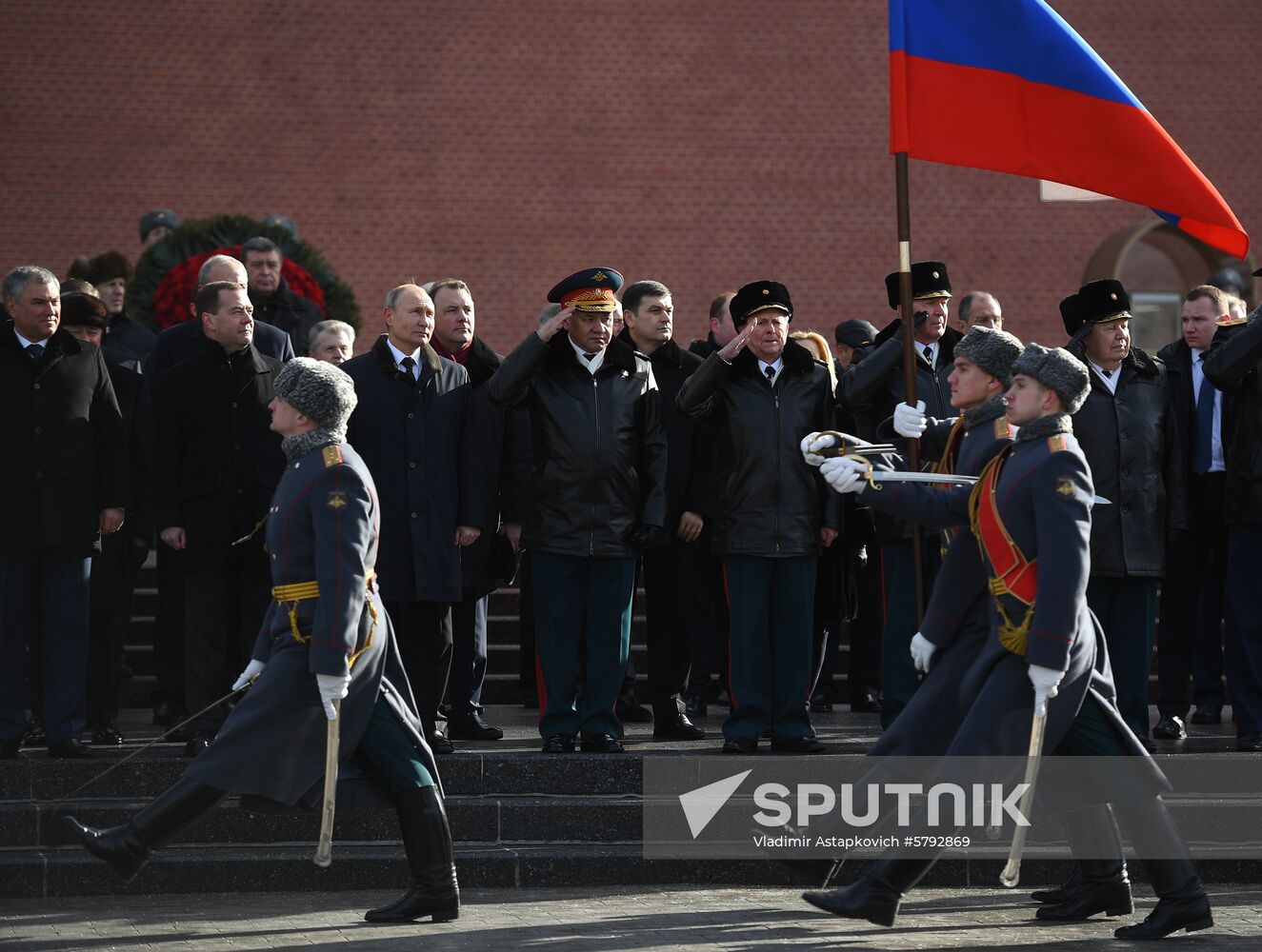President Putin, Prime Minister Medvedev lay flowers at Tomb of Unknown Soldier