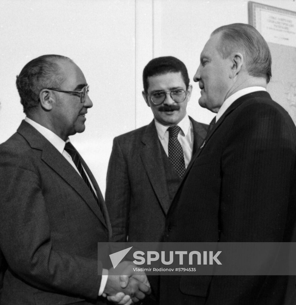 Parliamentary delegation of Venezuela tours USSR