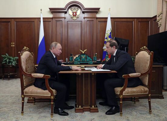 President Putin meets with Industry and Trade Minister Manturov