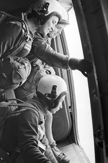 Soviet parachute jumpers