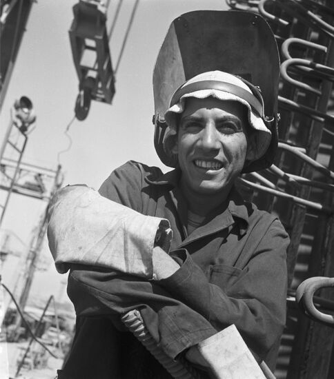 Construction worker of Aswan Dam in United Arab Republic