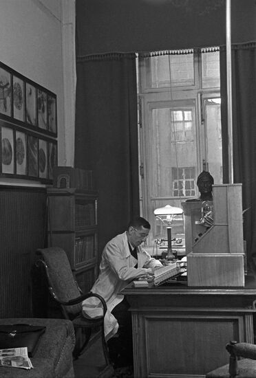 Histologist Mikhail Baron