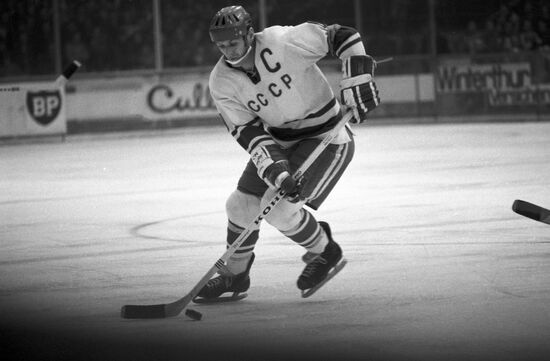 Soviet national team's forward Vyacheslav Starshinov