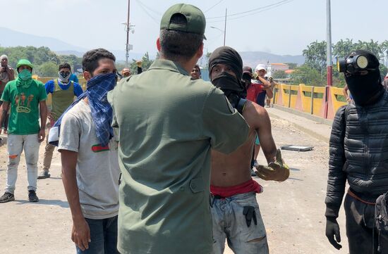 Venezuela Colombia Border 