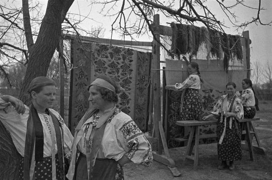 Carpet weaving