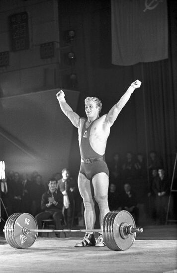 Soviet weightlifter Pavel Pervushin