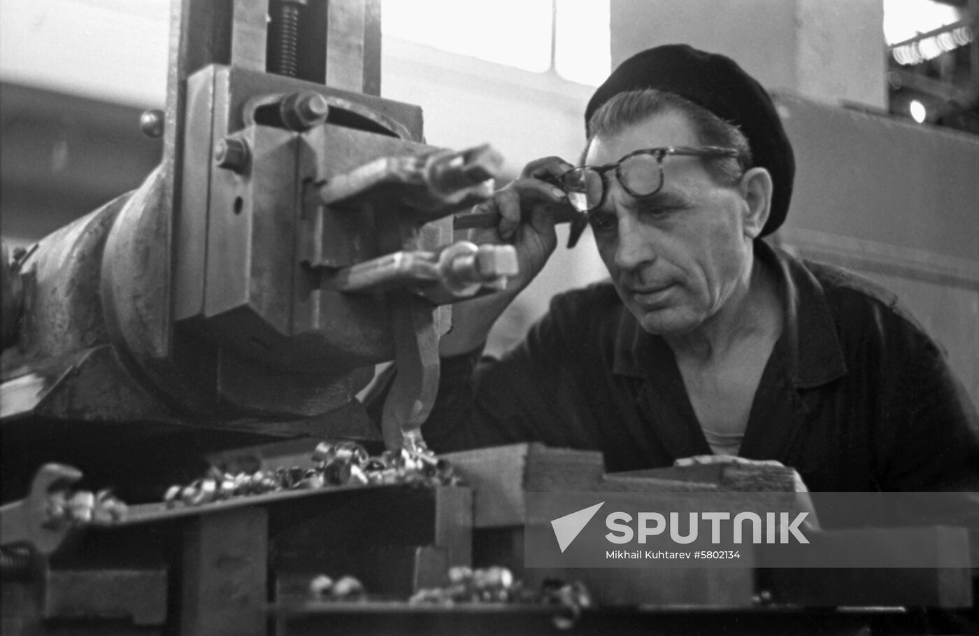 Rostselmash planing machine operator Pyotr Kolesnikov