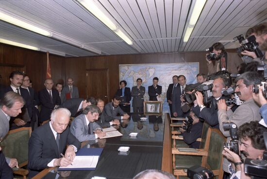 Eduard Shevardnadze tours Latin American countries