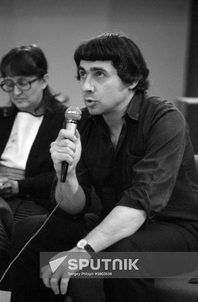 News conference, 'Informal groups in the USSR'