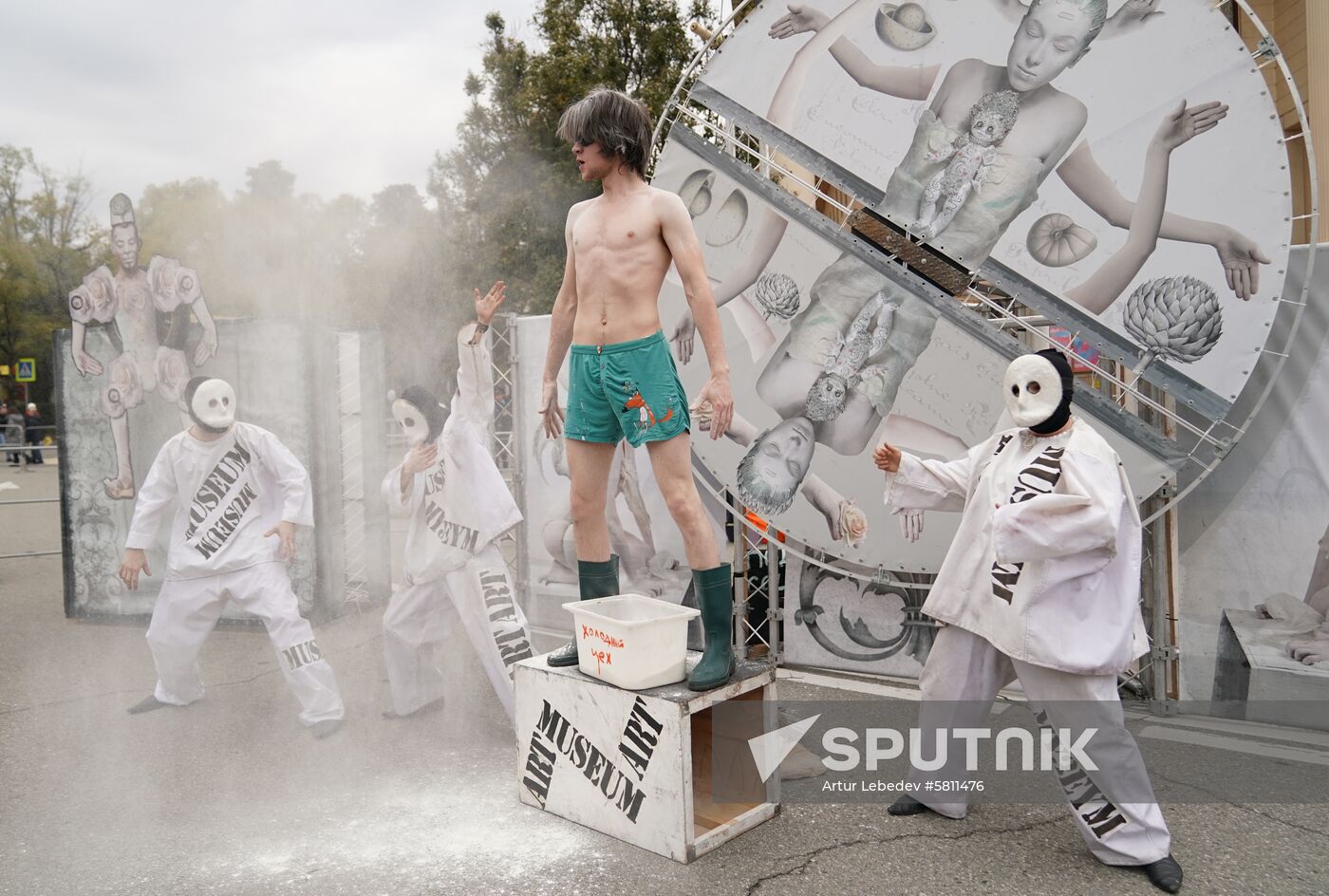 Russia Street Theatre Parade