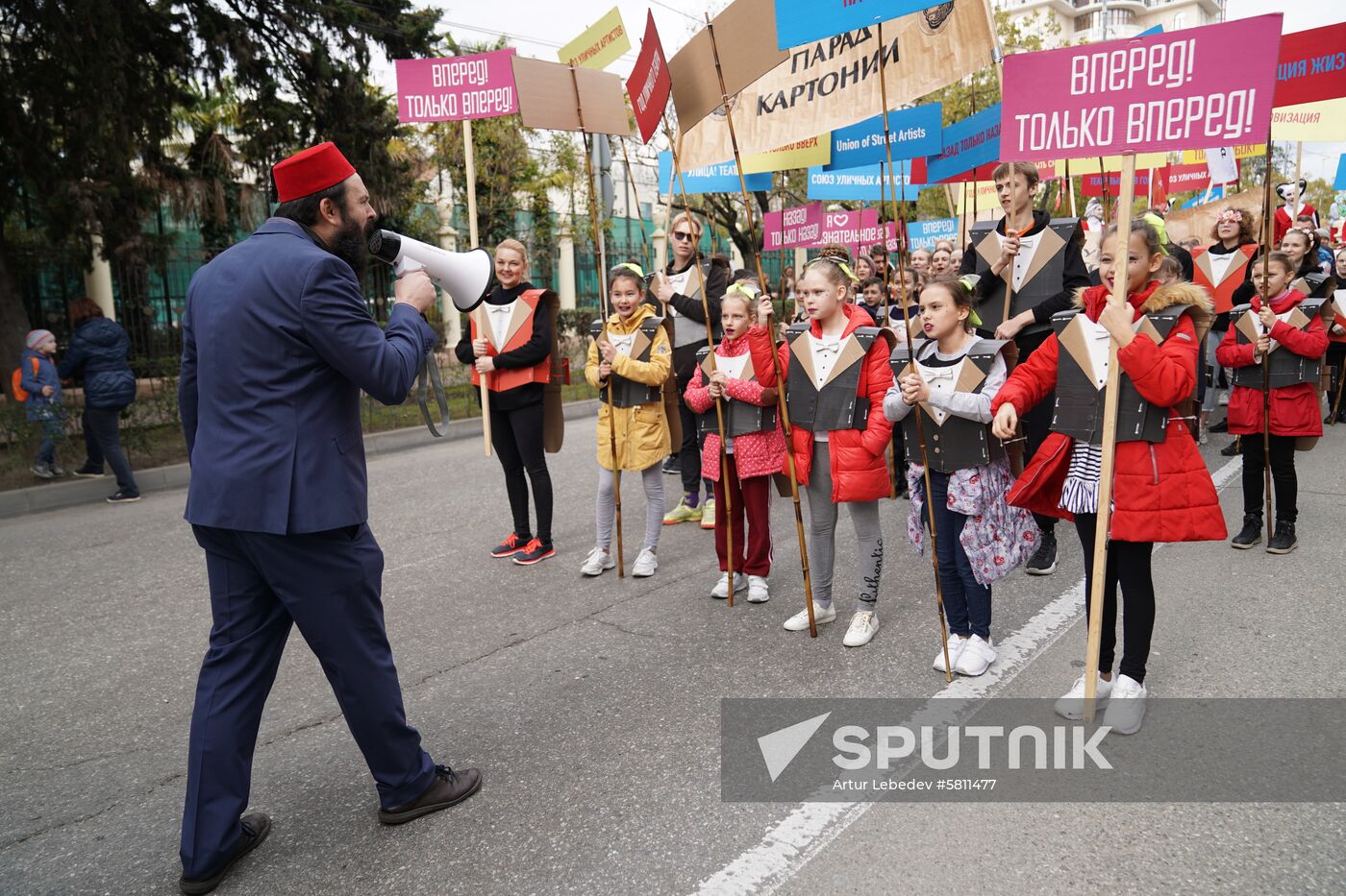 Russia Street Theatre Parade