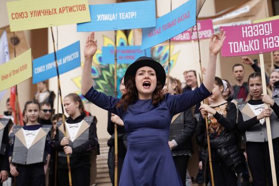 Russia Street Theatre Parade