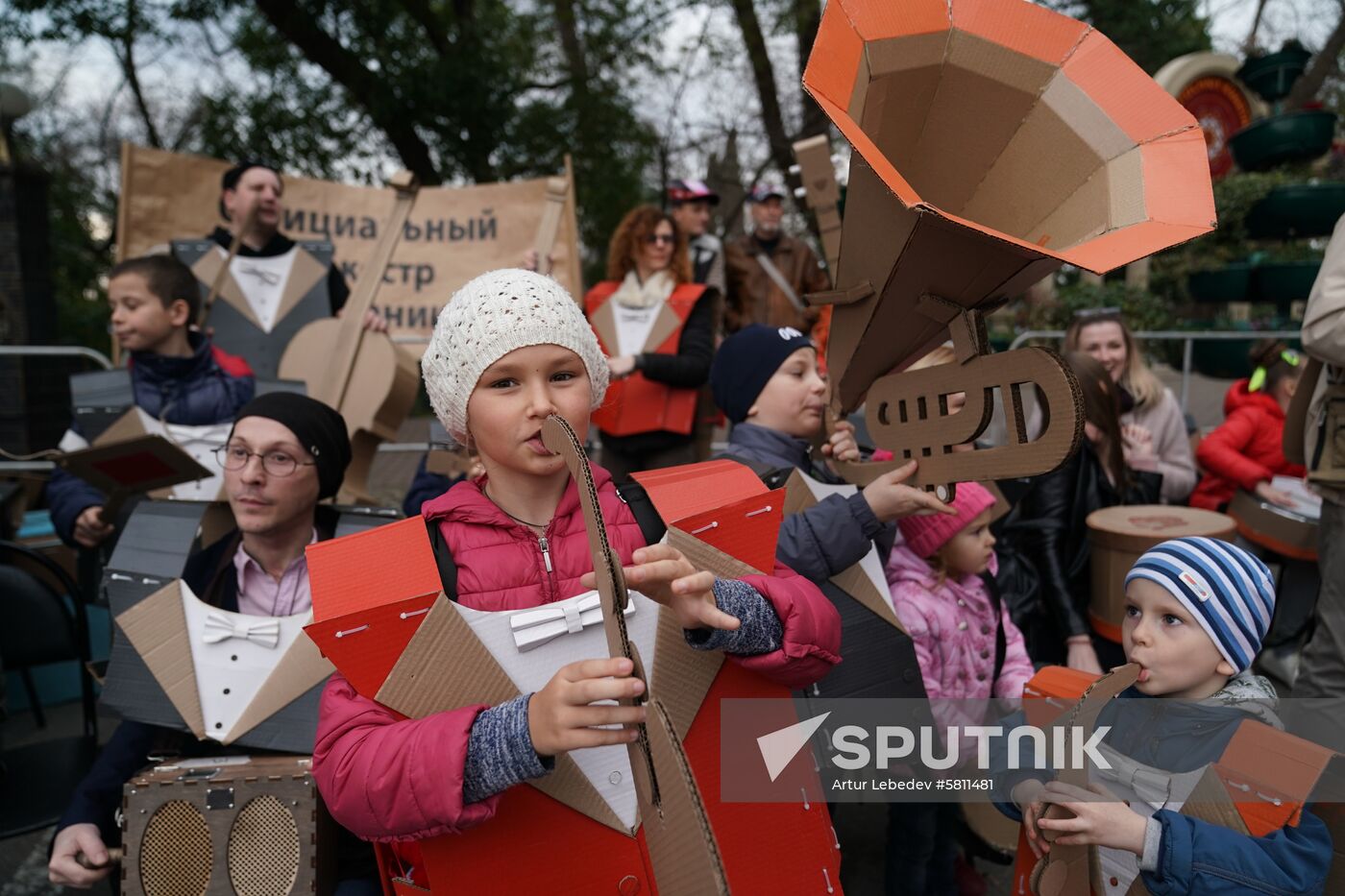 Russia Street Theatre Parade