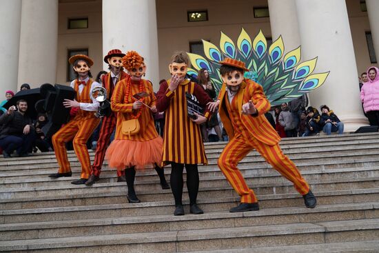 Russia Street Theatre Parade