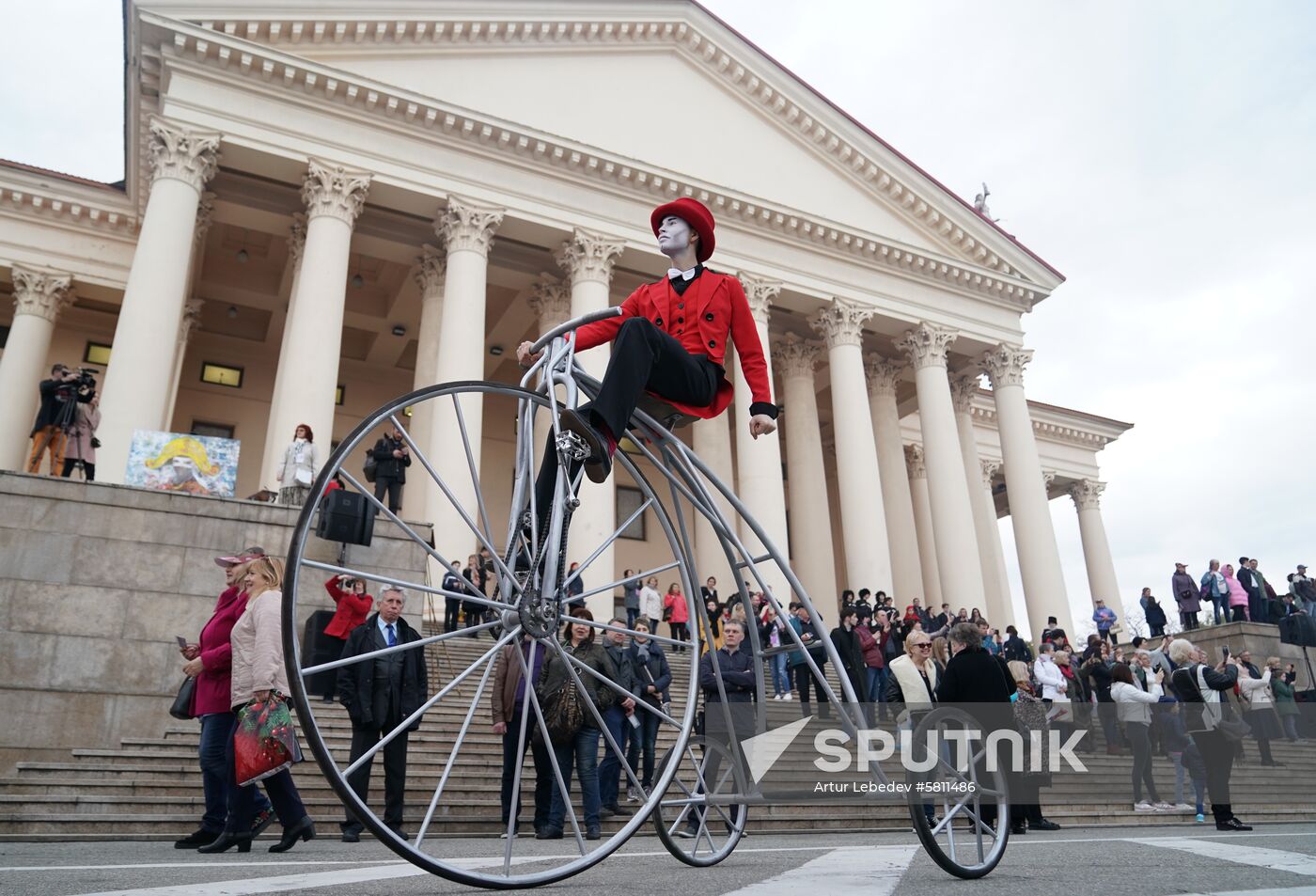 Russia Street Theatre Parade