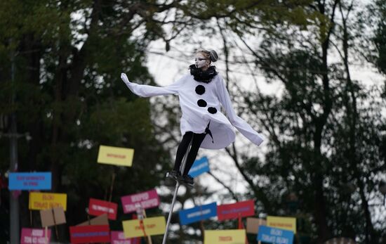 Russia Street Theatre Parade