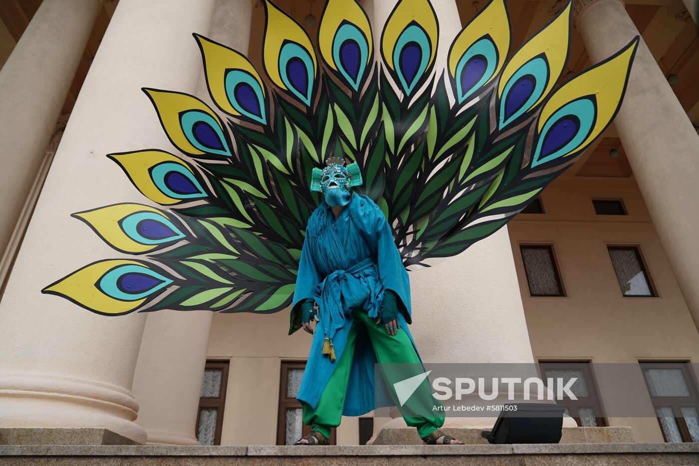 Russia Street Theatre Parade