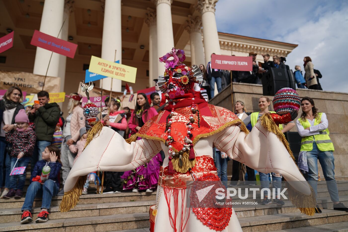 Russia Street Theatre Parade