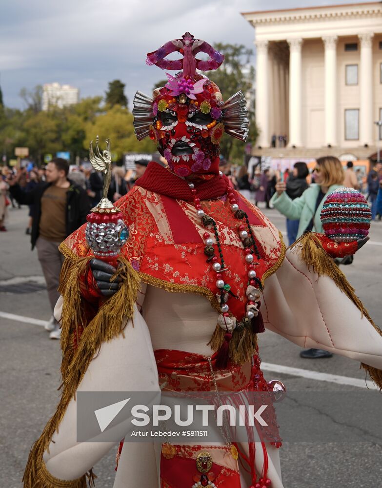 Russia Street Theatre Parade