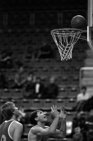 Basketball match between Baja (Hungarian People's Republic) and CSKA (USSR)