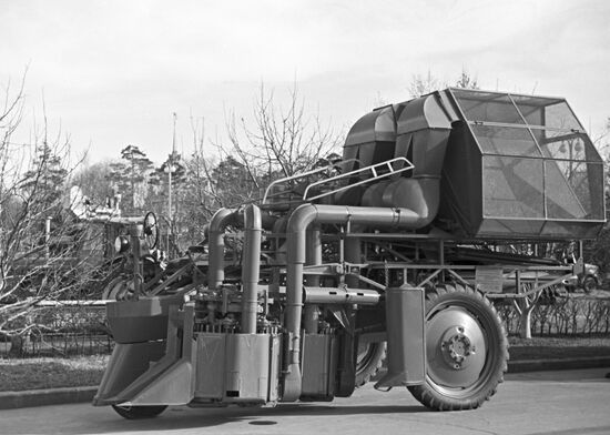 Cotton harvester
