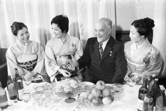 Japan's Takarazuka Kagekidan Theater company tours USSR
