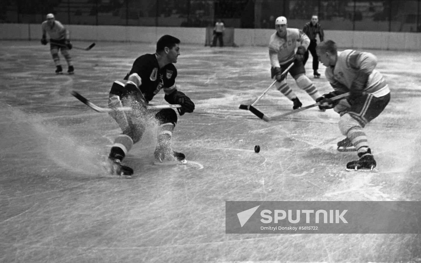Friendly ice hockey match between national teams of USSR and United States
