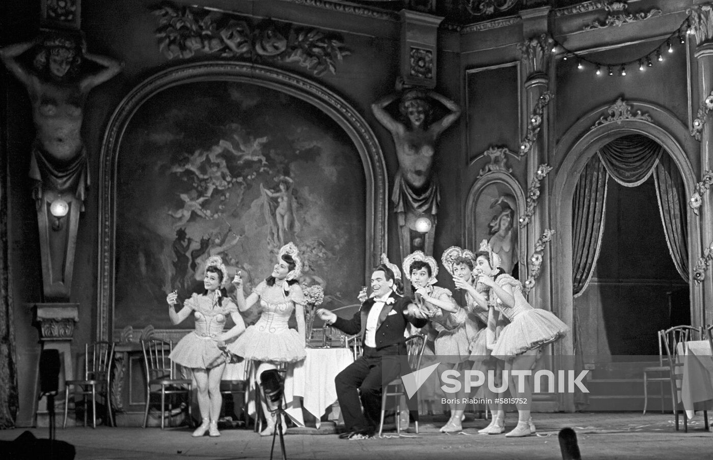 Budapest Operetta Theatre tours in Moscow