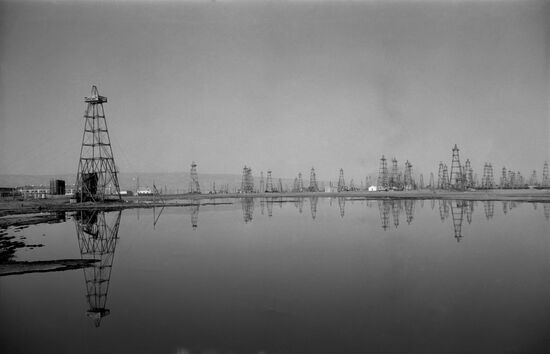 Drilling rigs in Nebit-Dag oil field