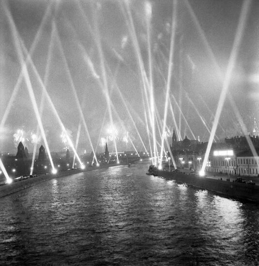 Holiday lights on May 1 in Moscow