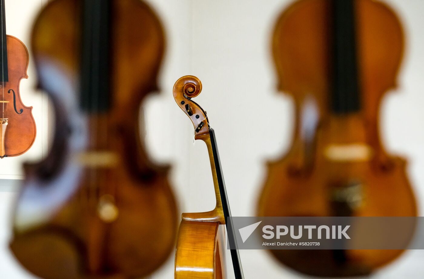 Russia Violin Exhibition