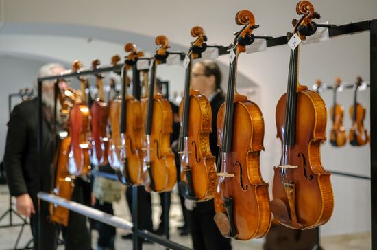 Russia Violin Exhibition