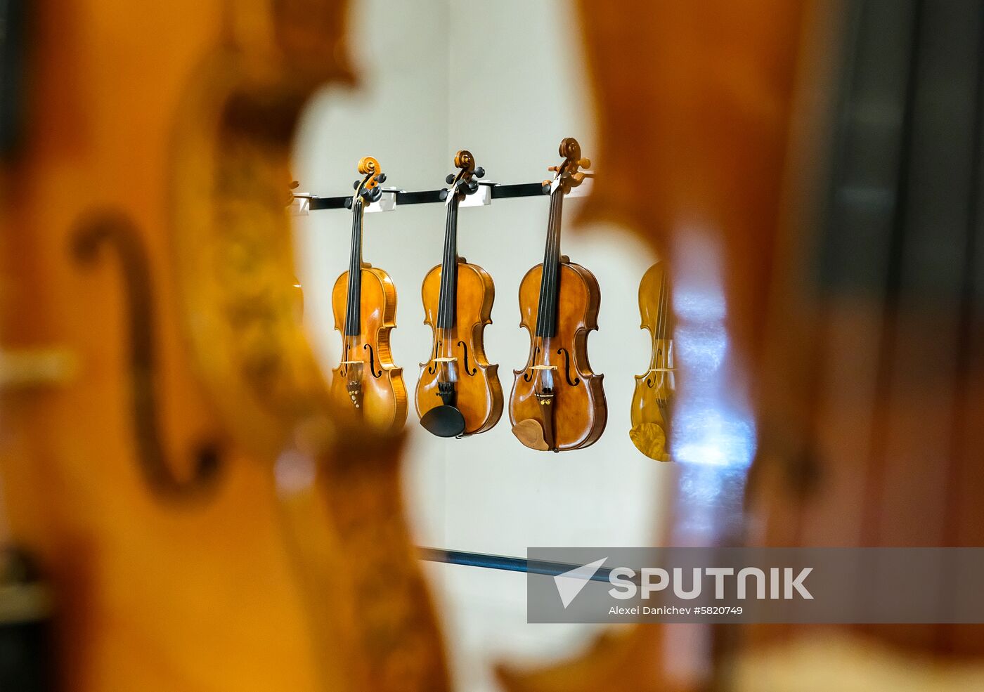 Russia Violin Exhibition