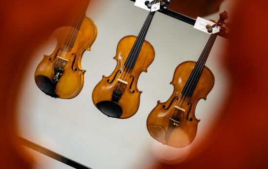 Russia Violin Exhibition