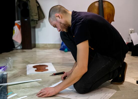 Russia Violin Exhibition