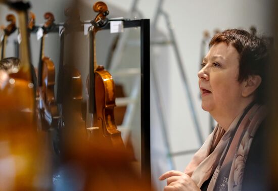 Russia Violin Exhibition