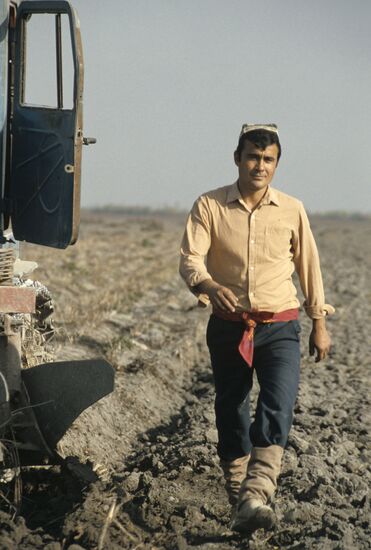 Cotton-growing brigade foreman Khalmomat Makhmarasunov