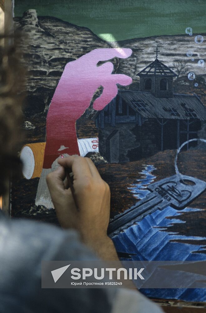 Art exhibition in Izmailovsky Park