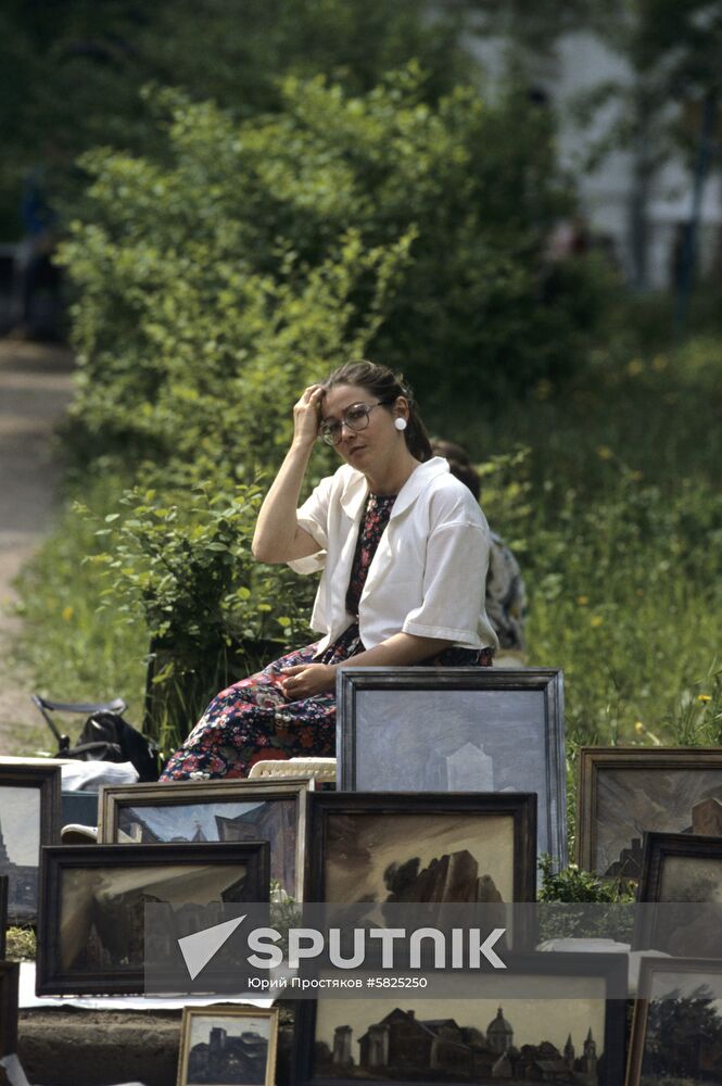 Art exhibition in Izmailovo Park