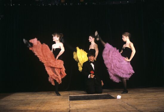 Episode from performance Pantomime: Comic Miniature