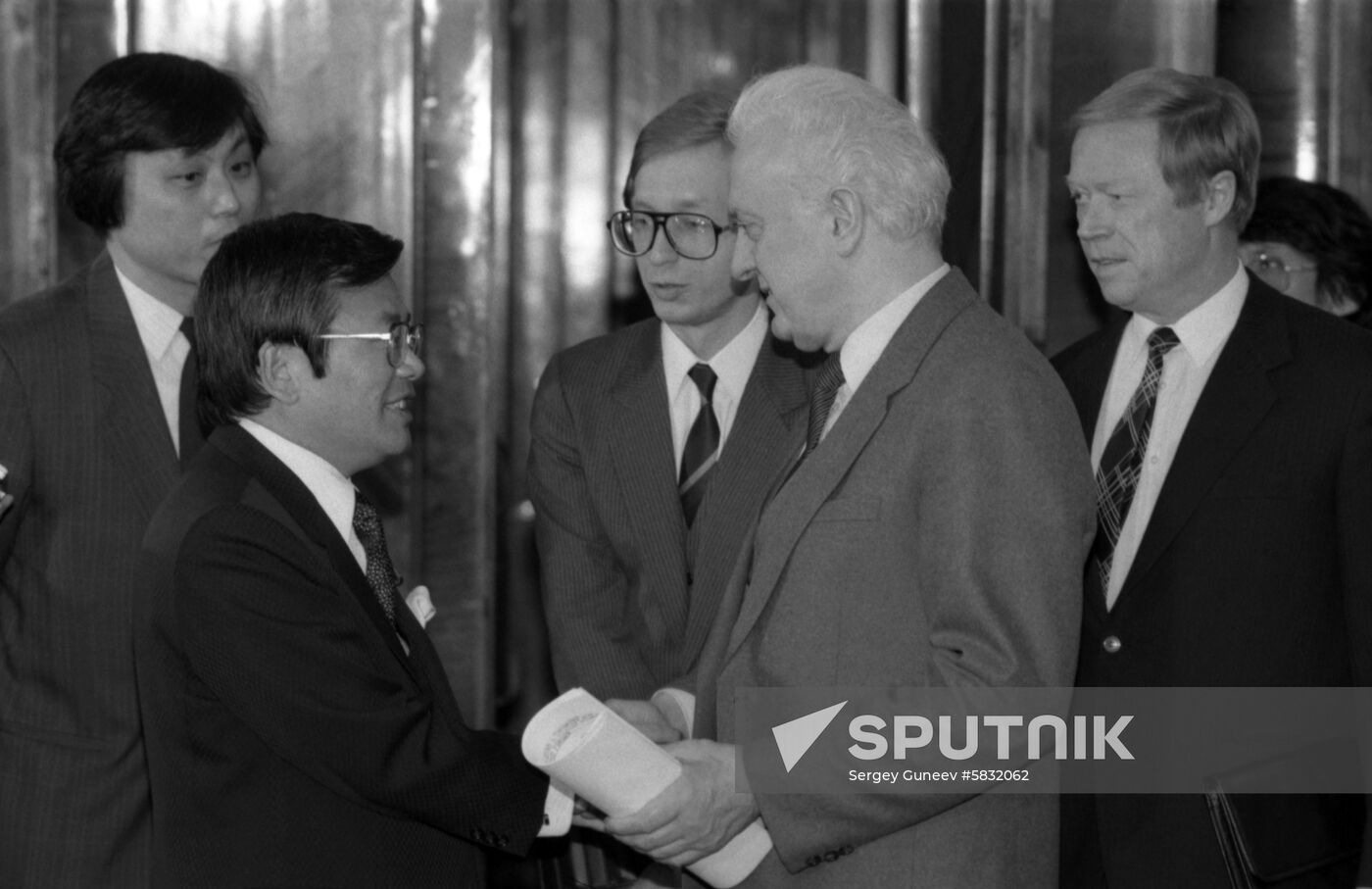 Eduard Shevardnadze meets with Eitaro Itoyama