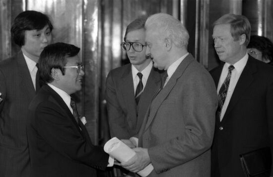 Eduard Shevardnadze meets with Eitaro Itoyama